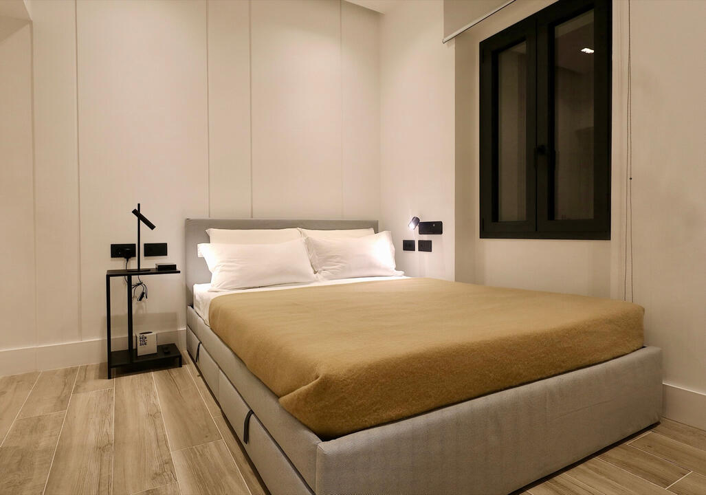Stylish bedroom with King-size bed and smart TV Stylish bedroom with King-size bed and smart TV